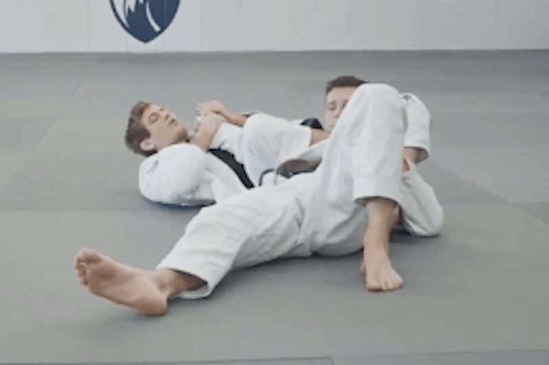 pull=the-wrist-to-your-chest-to-finishi-the-armbar-from-the-back