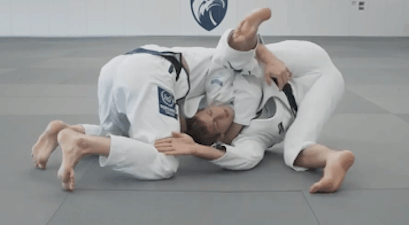 begin-rolling-over-your-right-shoulder-to-start-unraveling-the-darce-choke
