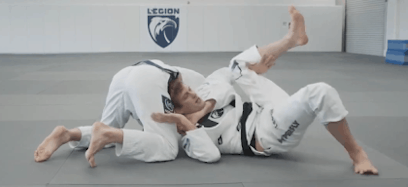 scoot-your-back-to-the-mat-to-further-escape-the-darce-choke
