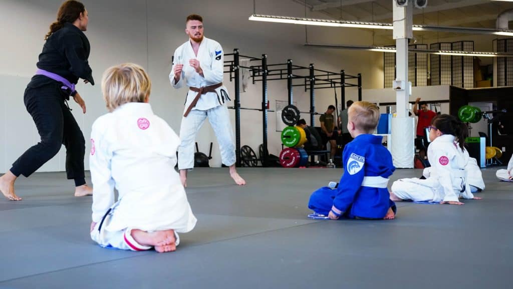 kids-jiu-jitsu-class-warmup